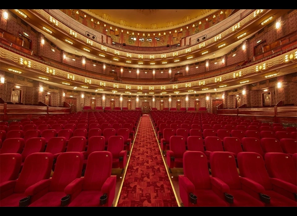 Reguliersbreestraat 26-28 theater Tuschinski bioscoop-theaterzaal vanaf toneel (2019)