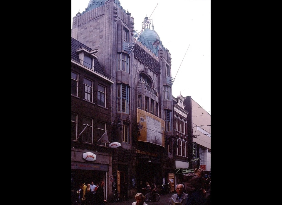 Reguliersbreestraat 26-28 theater Tuschinski (2001)