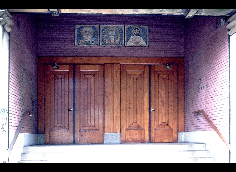 Rijnstraat 93 Thomas van Aquinokerk entree (1999)