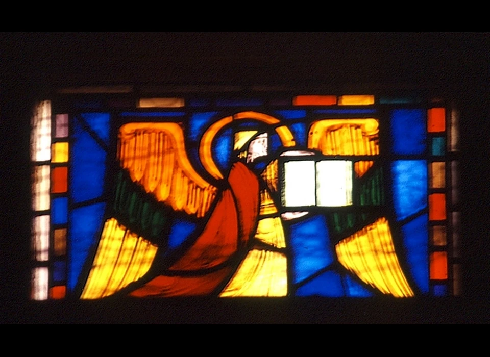 Rijnstraat 93 Thomas van Aquinokerk glas-in-loodraam engel portiek (2003)