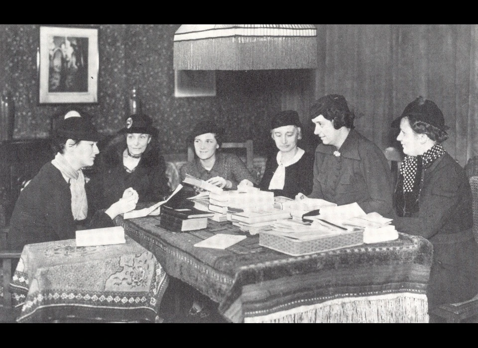 P.C.Hooftstraat 148 1928c Damesleesmuseum laatste selectiecommissie