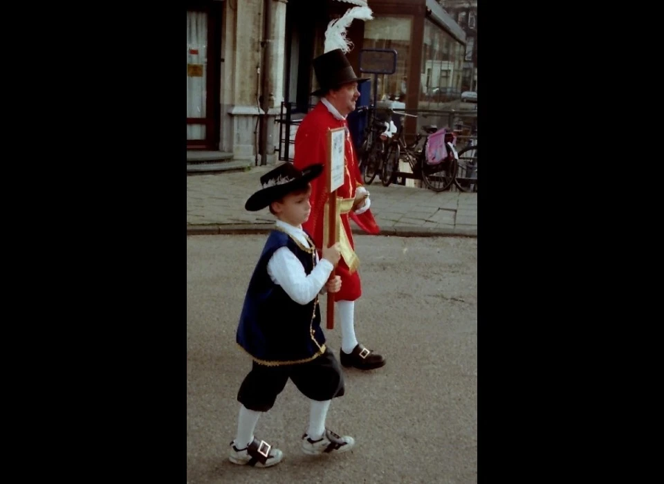 Nieuwe Doelenstraat schutters optocht opstellen