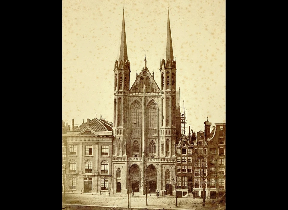 Singel 442-448 de oude en nieuwe Krijtberg (1883)