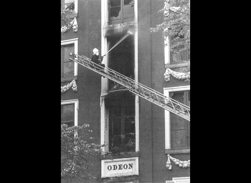 Singel Odeon Een felle brand verwoest in 1990 een groot deel van het gebouw.