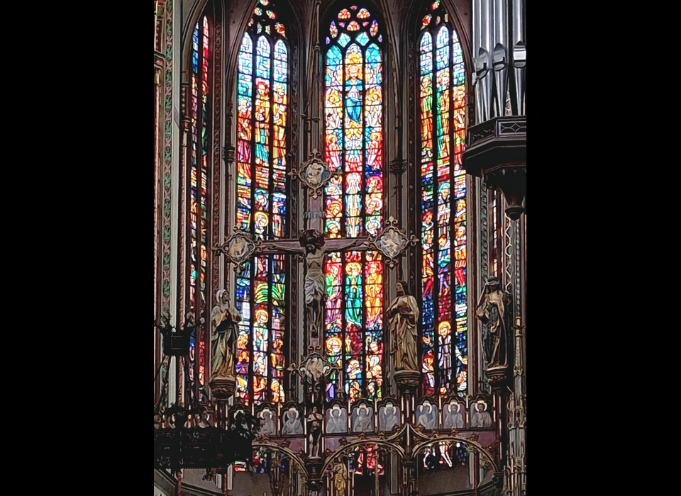 Singel 442-446 gebrandschilderd venster achter hoogaltaar (2025)