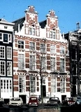 Singel 140-142, huis De Dolphijn