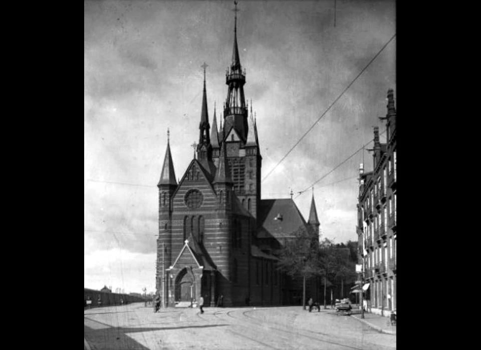 Spaarndammerstraat Maria Magdalenakerk vanaf Houtmankade (1930c)