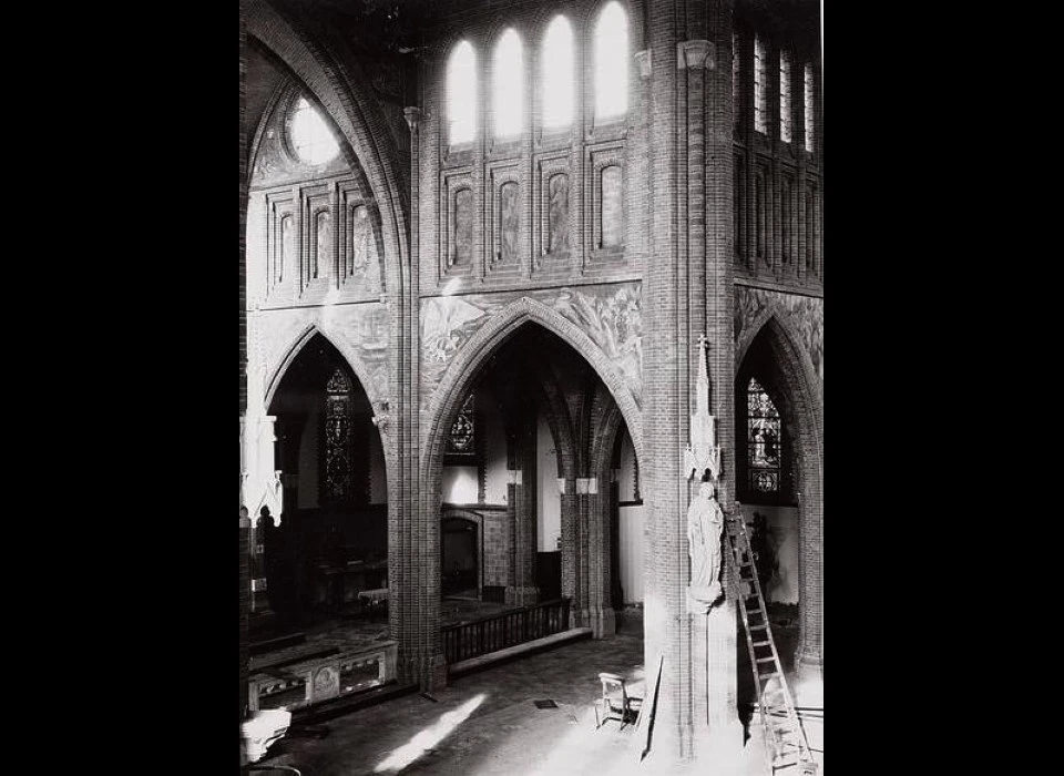 Spaarndammerstraat Maria Magdalenakerk Interieur met schilderingen afbraak (1965)