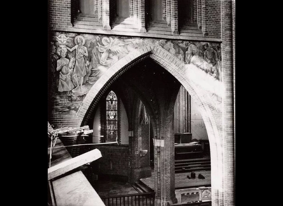 Spaarndammerstraat Maria Magdalenakerk Interieur met schilderingen afbraak (1965)