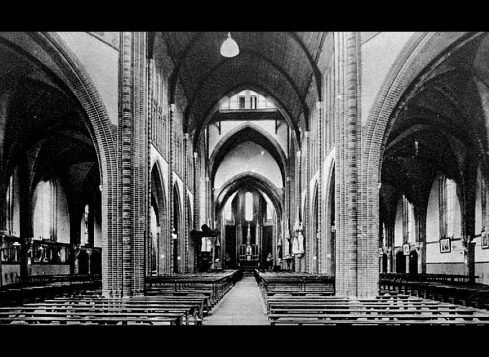 Spaarndammerstraat Maria Magdalenakerk Middenschip (1910c)