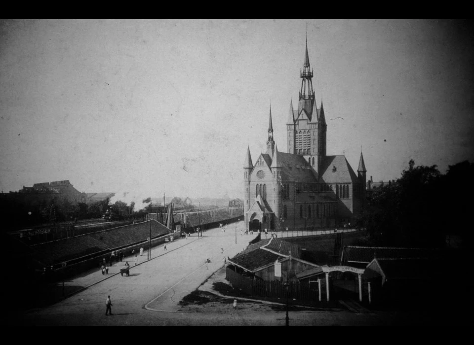 Spaarndammerstraat Maria Magdalenakerk vanaf Houtmankade (1894)