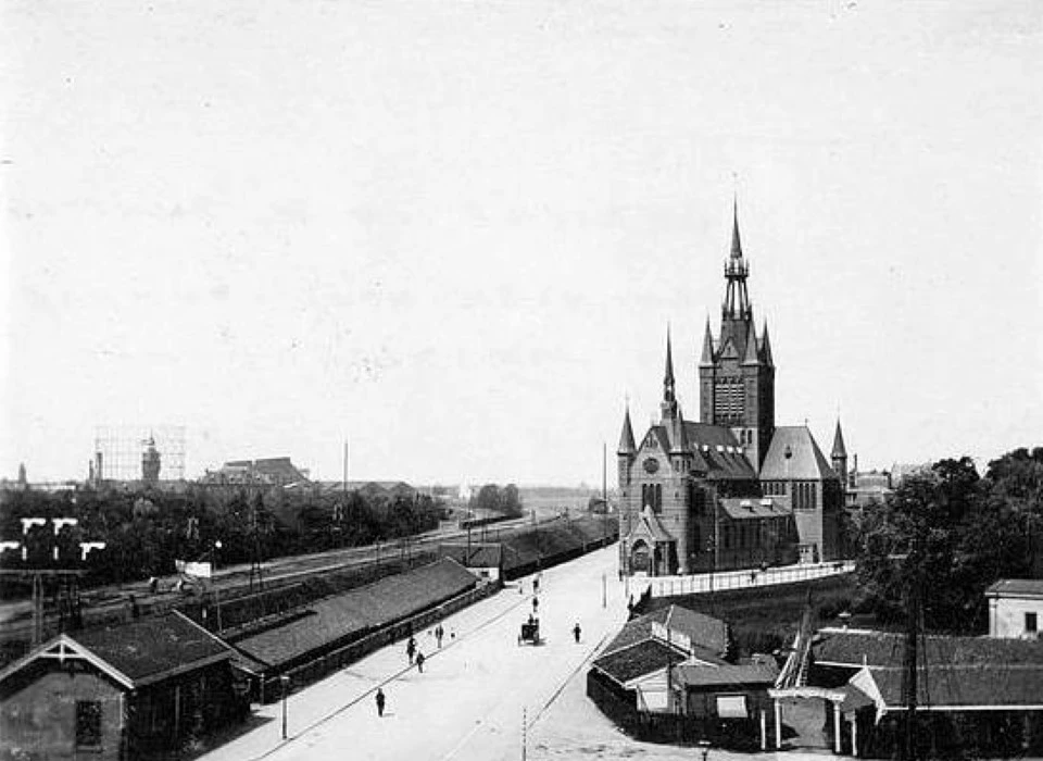 Spaarndammerstraat Maria Magdalenakerk vanaf Houtmankade (1900)
