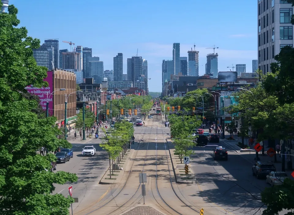 Spadina Avenue (Toronto) gezien van het Daniels Building (2022)
