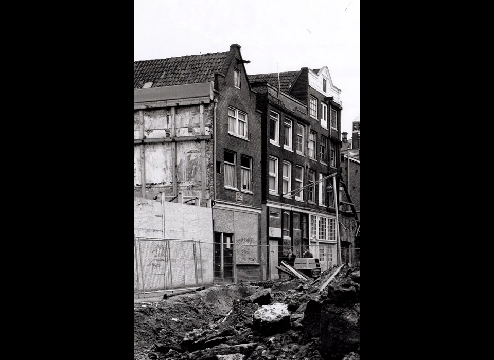 Sint Annenstraat 6-10 van rechts naar links, tussen 8 en 10 de Oliphantsgang (1993)