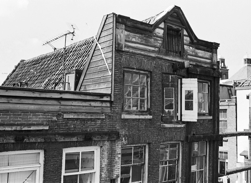 Sint Annenstraat 4 geveltop (1985)
