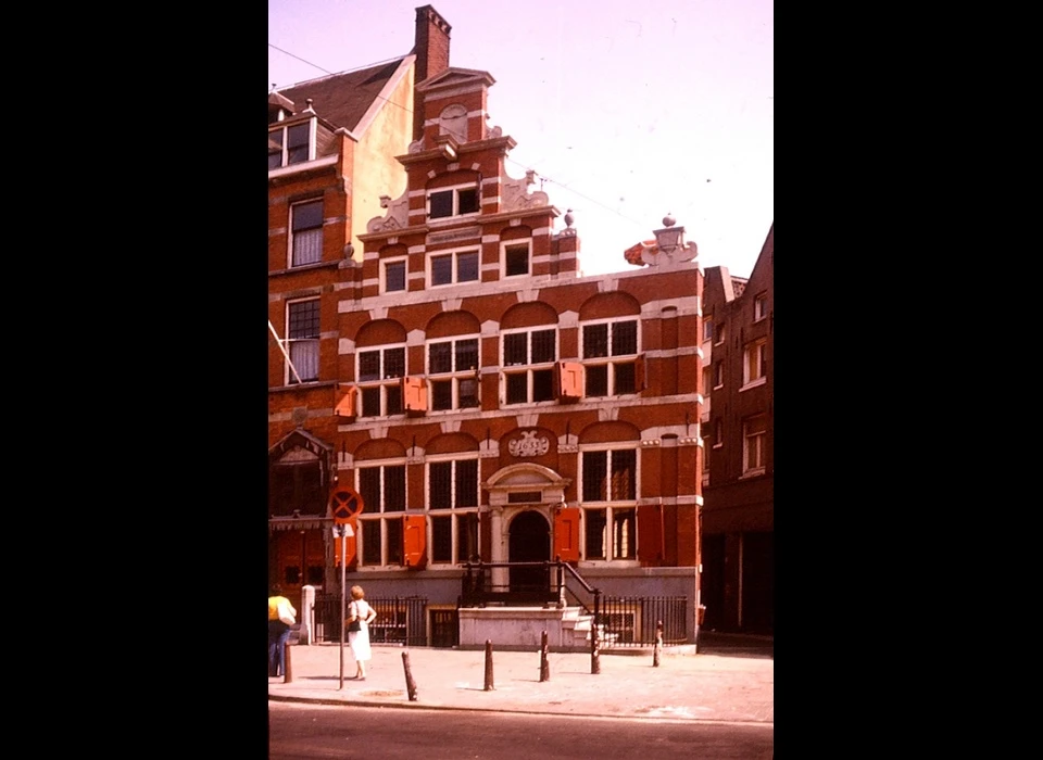 Nieuwezijds Voorburgwal 75 Makelaarscomptoir trapgevel 1633 Amsterdamse renaissance (1976)