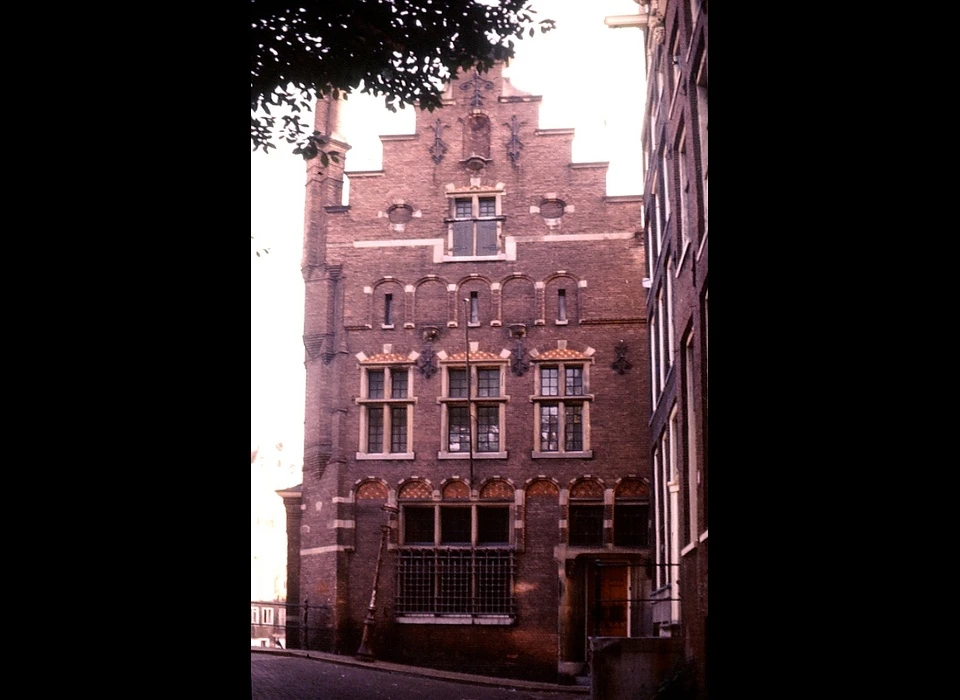 Vredenburgersteeg 1 huis Vredenburgh trapgevel 1890 Neo-renaissance (1976)