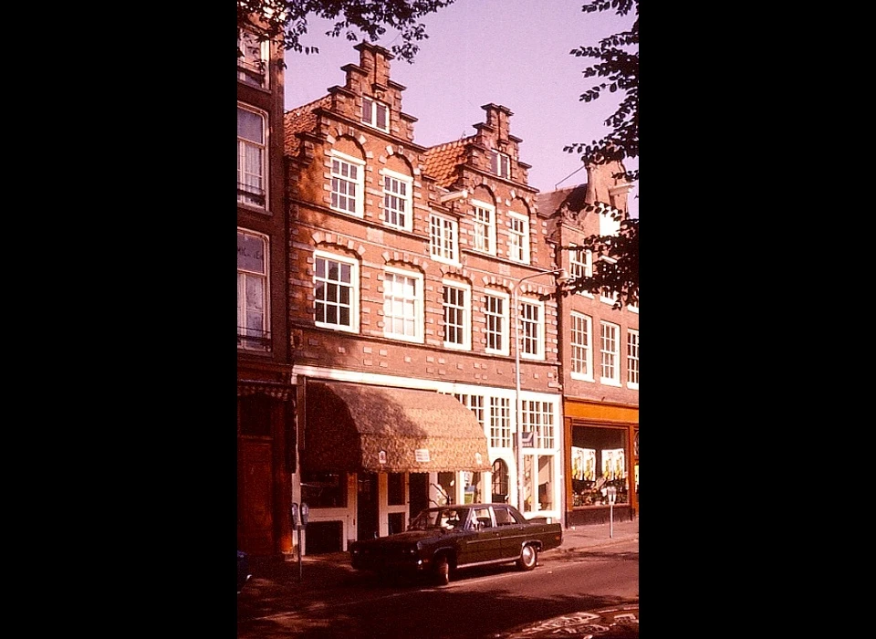 Nieuwmarkt 20-22 trapgevel 1605 Hollandse renaissance (1976)