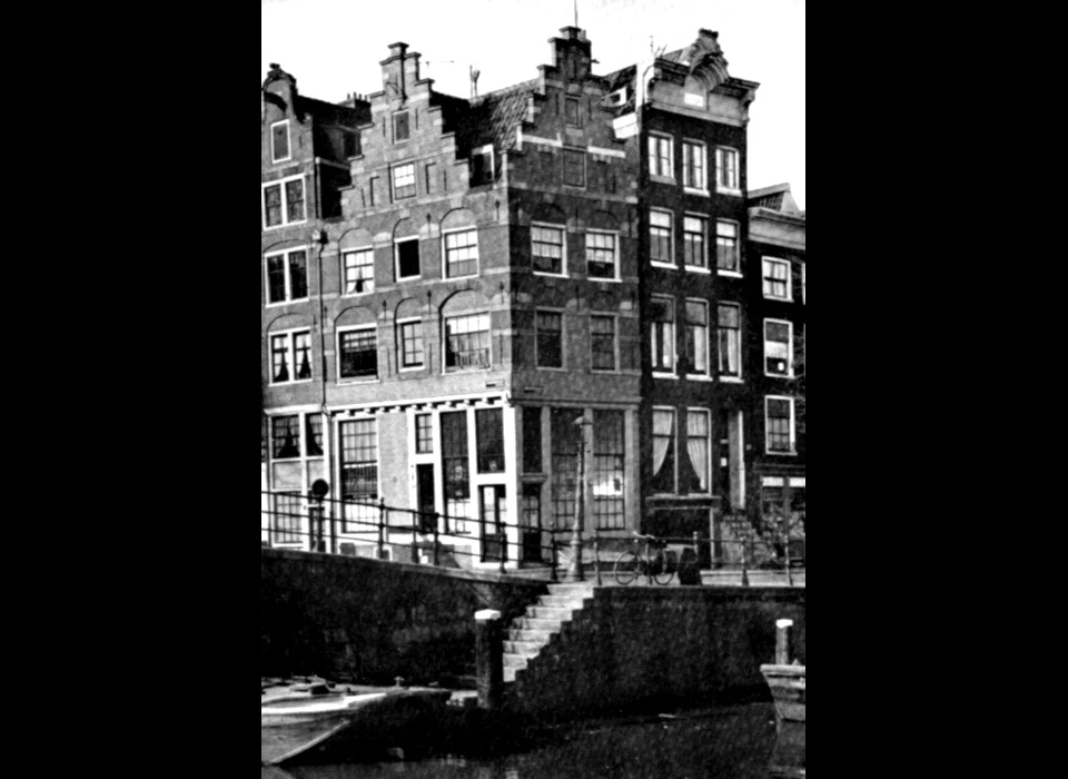 Prinsengracht 2 trapgevel 1641 sobere Amsterdamse renaissance (1960)
