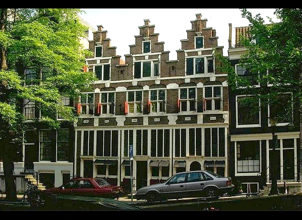 Bloemgracht 87-91 De drie Hendrikken trapgevel 1642 sobere Amsterdamse renaissance (2000)