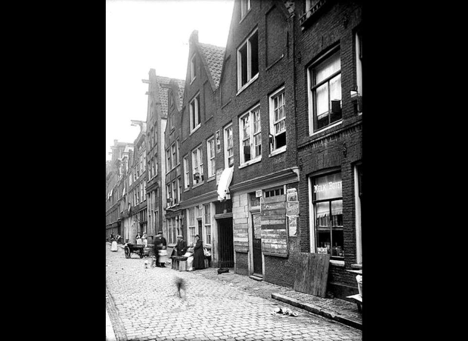 Uilenburgerstraat 51-67 met gevelsteen D Kooning David (1925)