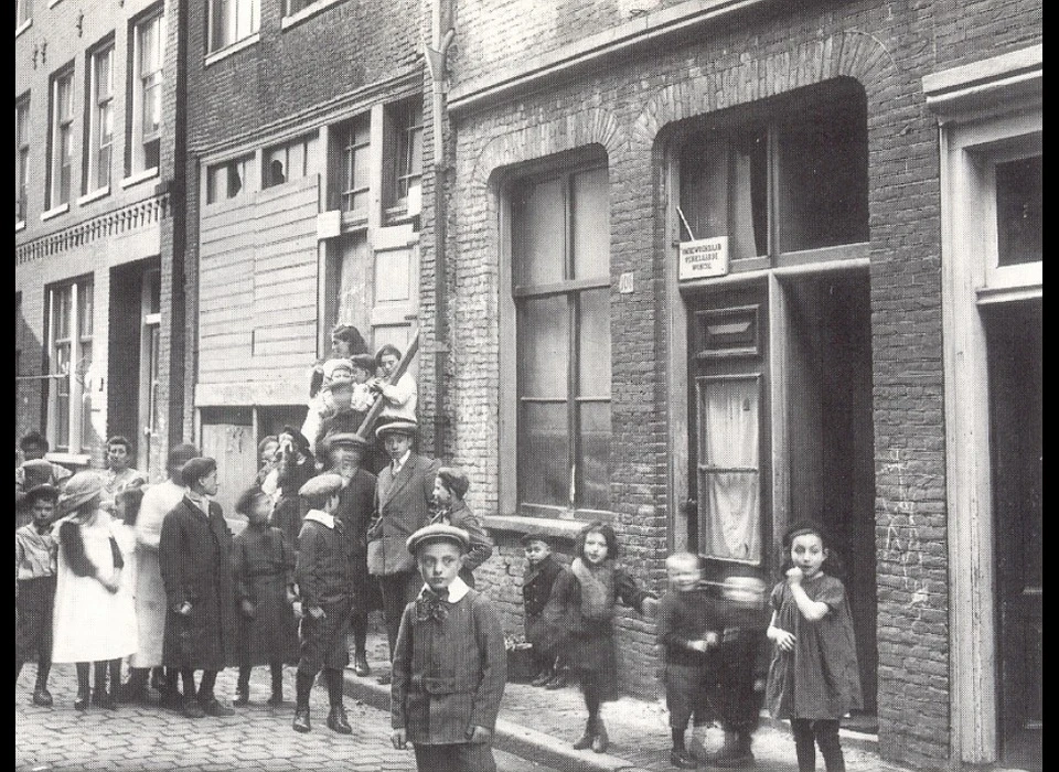 Uilenburgerstraat onbewoonbaar verklaarde huizen 1925