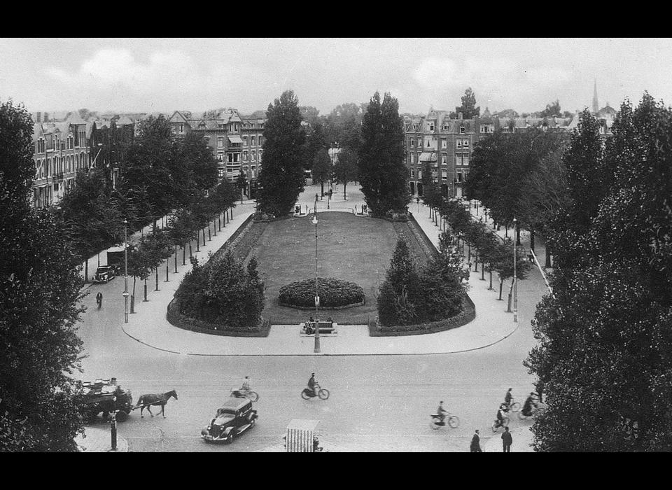 Valeriusplein plantsoen gezien vanaf Amsterdams Lyceum (1939)