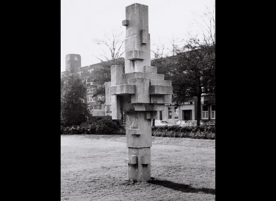 Valeriusplein sculptuur ‘verticale compositie’ (H.J.M.Zweerus, 1960) (1971)