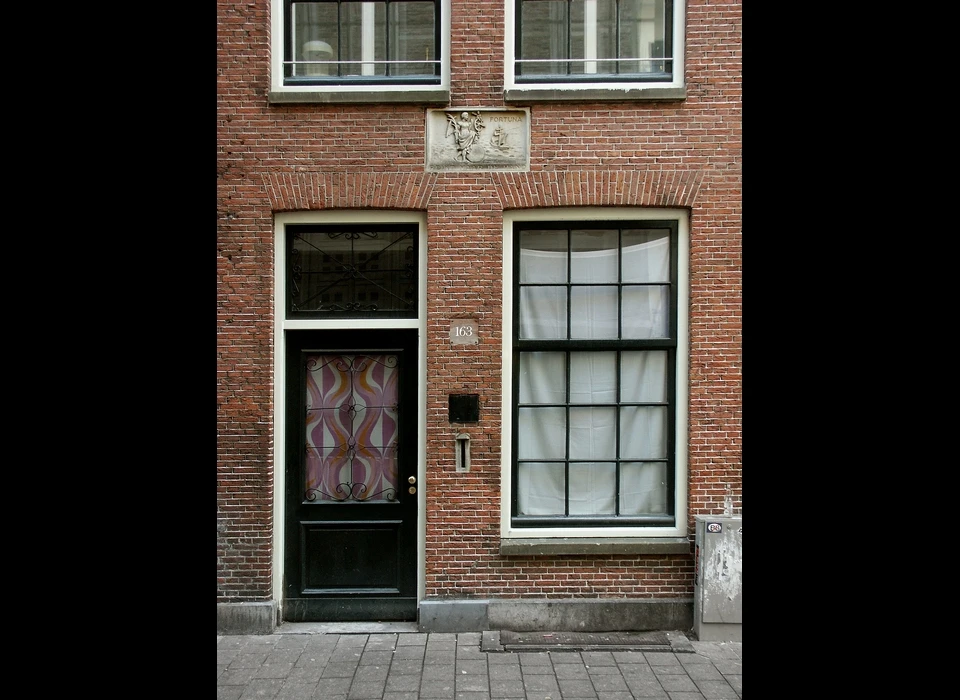 Warmoesstraat 163 onderpui (2004)