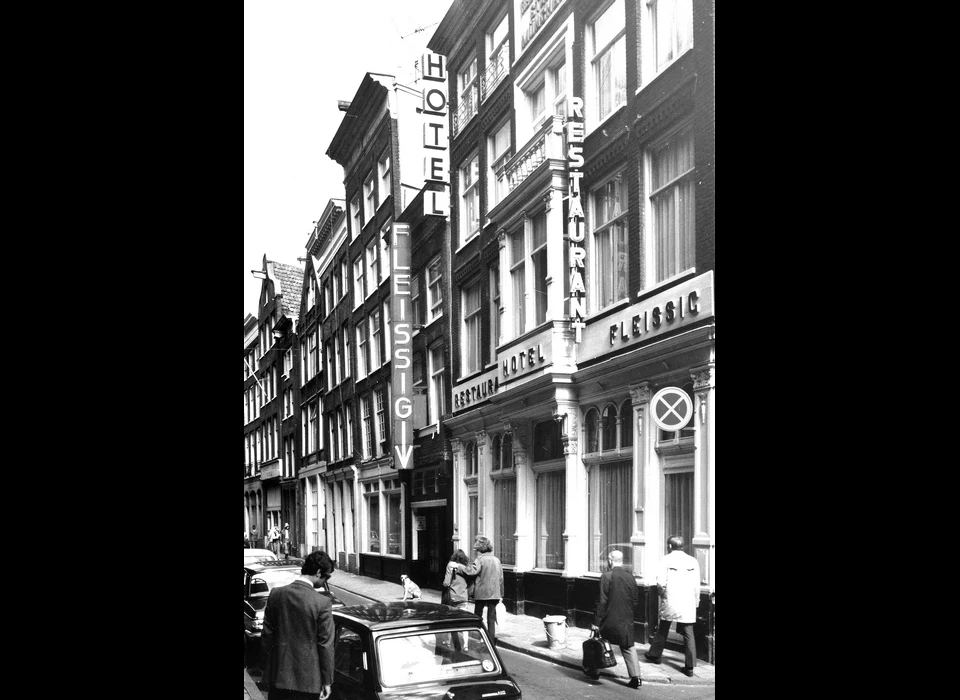 Warmoesstraat 127-129 hotel-restaurant Fleissig (ca.1972)