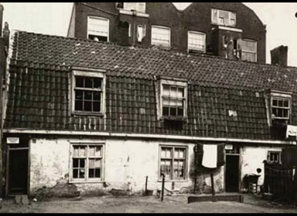 Willemsstraat huisnummers 100-102 het Klooster (1924)