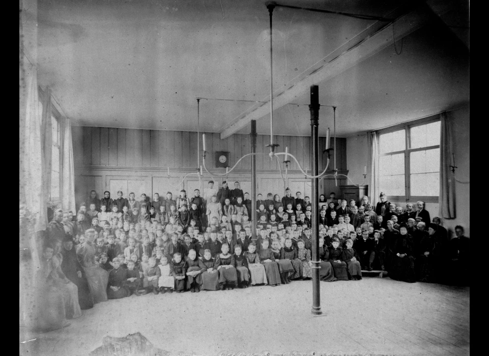 Willemsstraat 31-33 interieur van het Verenigingsgebouw tot Heil des Volks (1893)