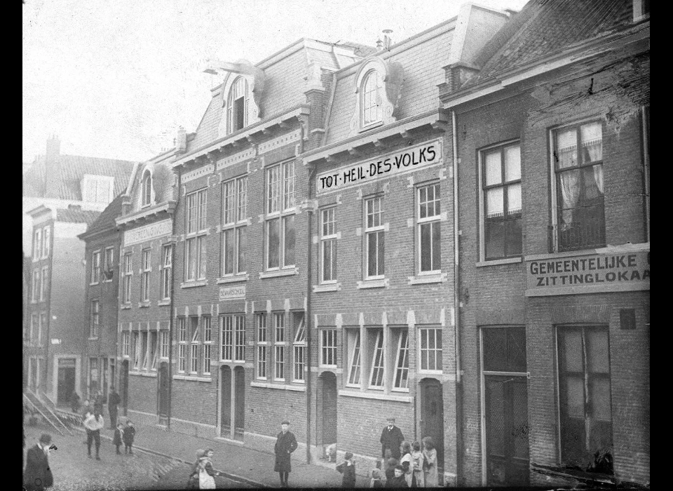 Willemsstraat 31-41 gebouw van de Vereeniging tot Heil des Volks (ca.1910)