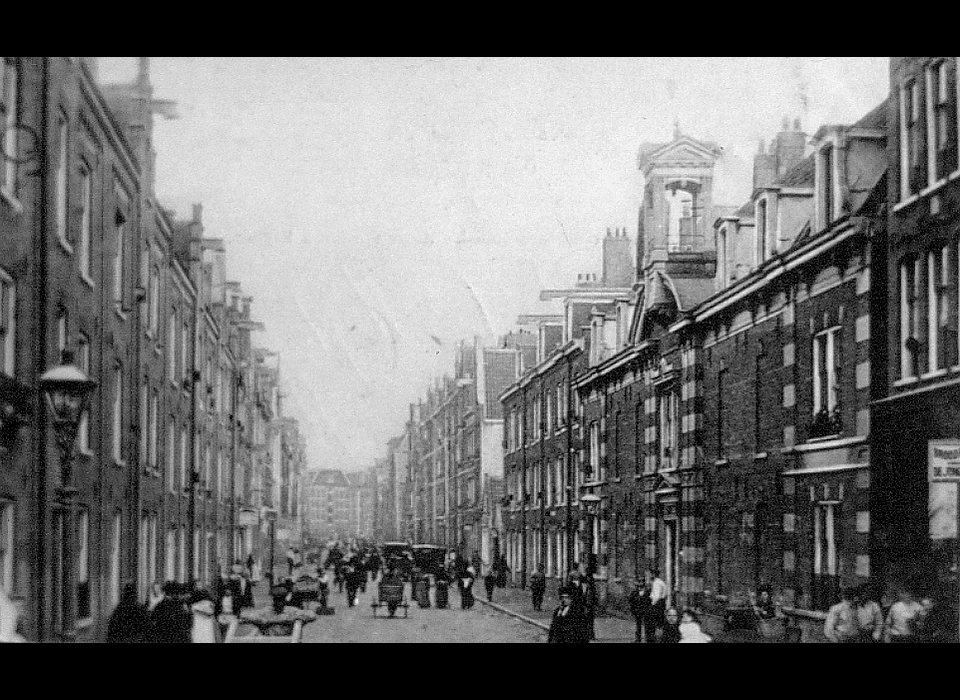 Willemsstraat rechts Constantiahof van architect P.J.Hamer (1903)