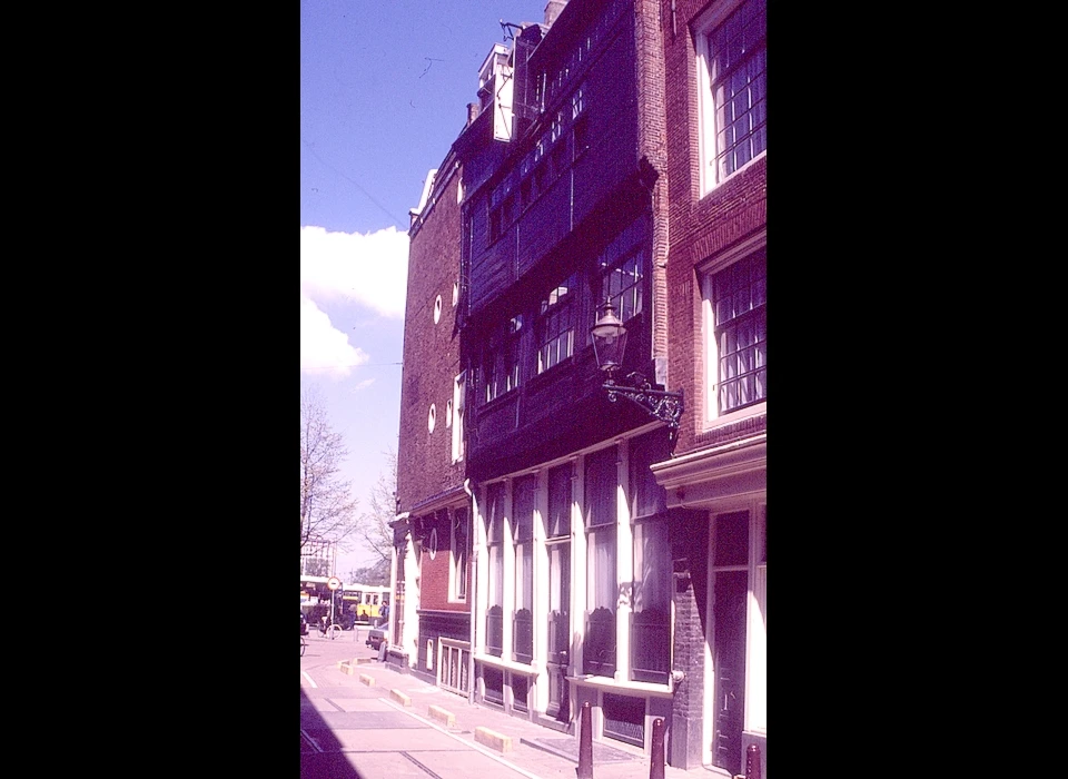 Zeedijk 1 houten huis (1980)