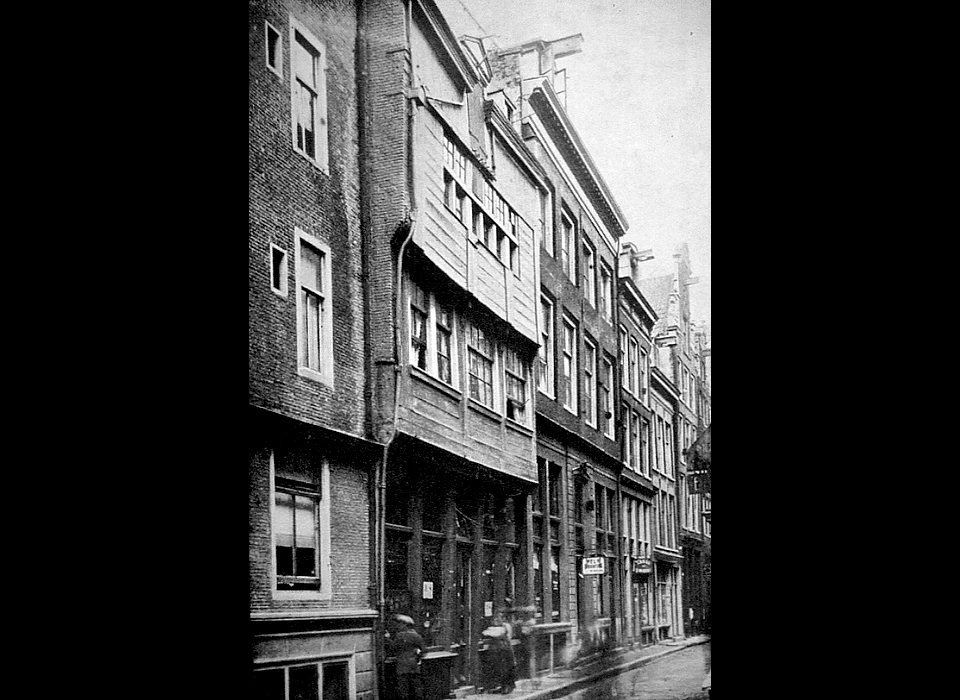 Zeedijk 1-5 houten huis (1910)