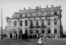 Zwanenburgerstraat 28, Casino, Handel- en Beursgebouw van de Diamantclub 'Concordia', Huize Bob