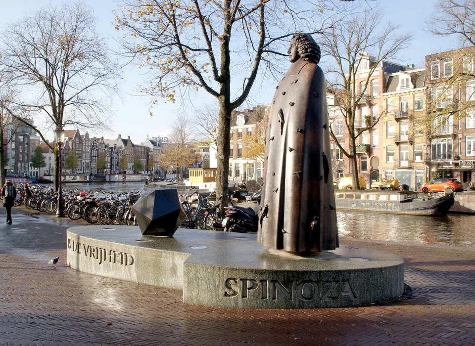 Zwanenburgwal beeld van Baruch Spinoza (2022)